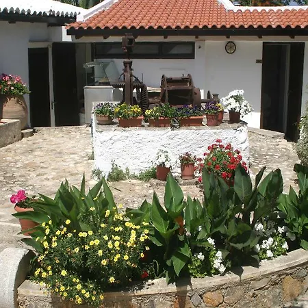 Готель Oasis Chania (Crete)