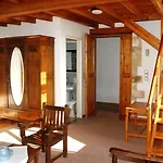 Oasis Hotel 2*